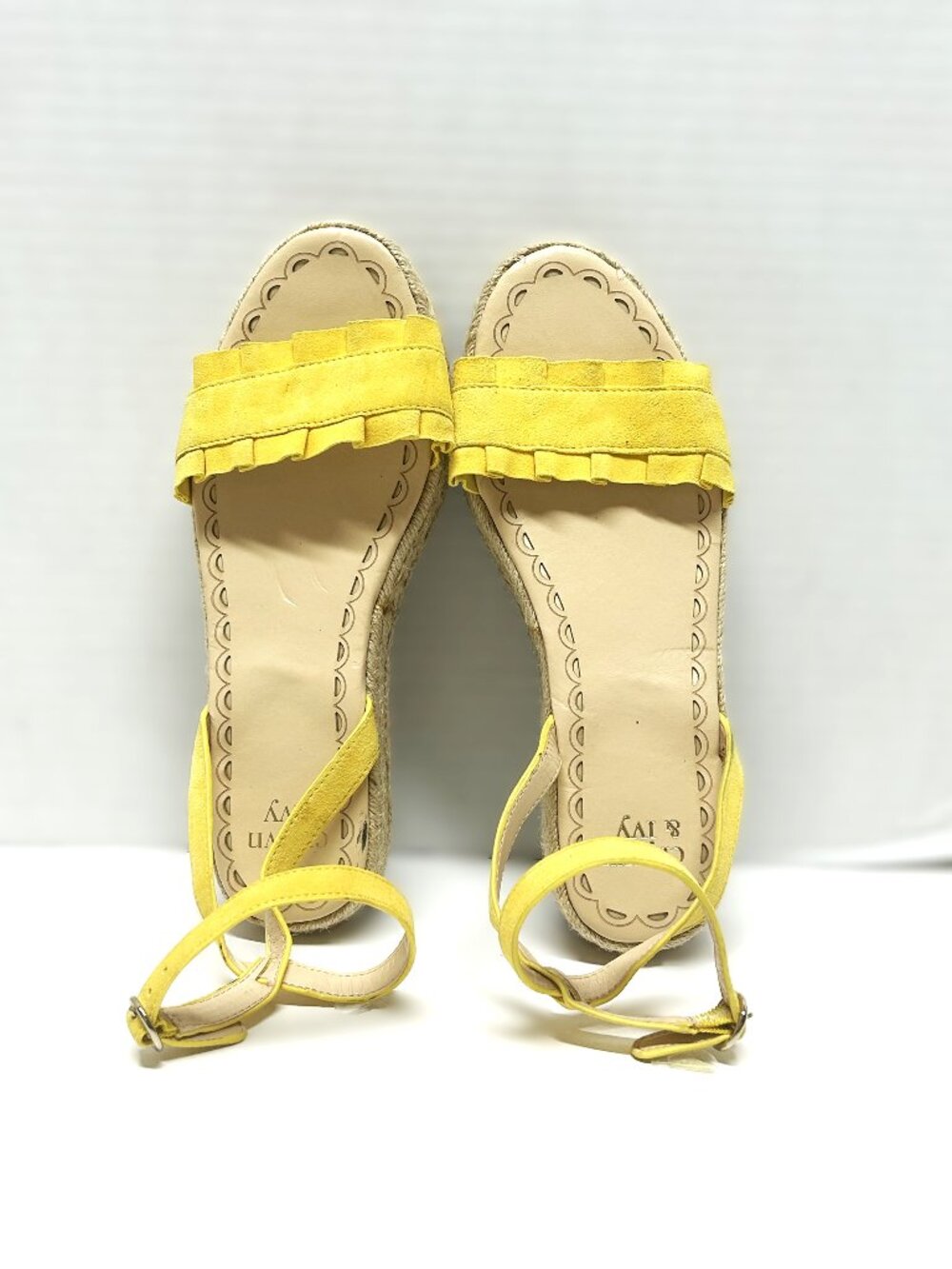 Crown and Ivy yellow strappy sandal size 8